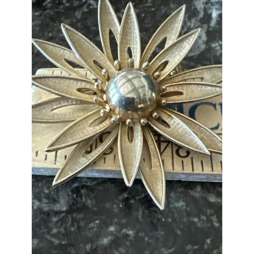 VTG Gold Tone Sunburst Starburst Flower Brooch Large Statement Pin
